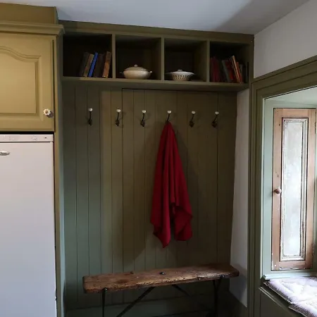 فيلة Charming Old Coachford