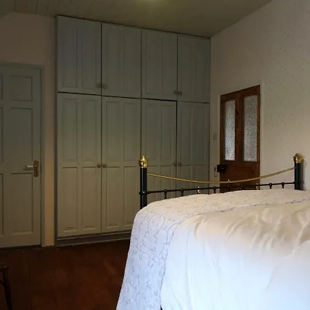 فيلة Charming Old Coachford