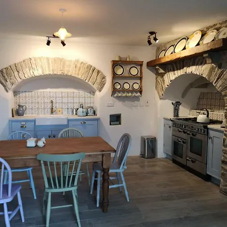 فيلة Charming Old