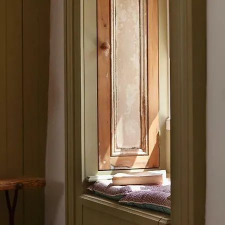 Charming Old فيلة