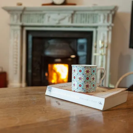 Charming Old فيلة Coachford