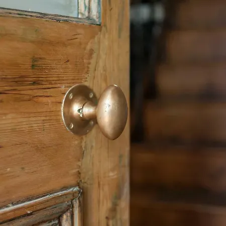 Charming Old فيلة